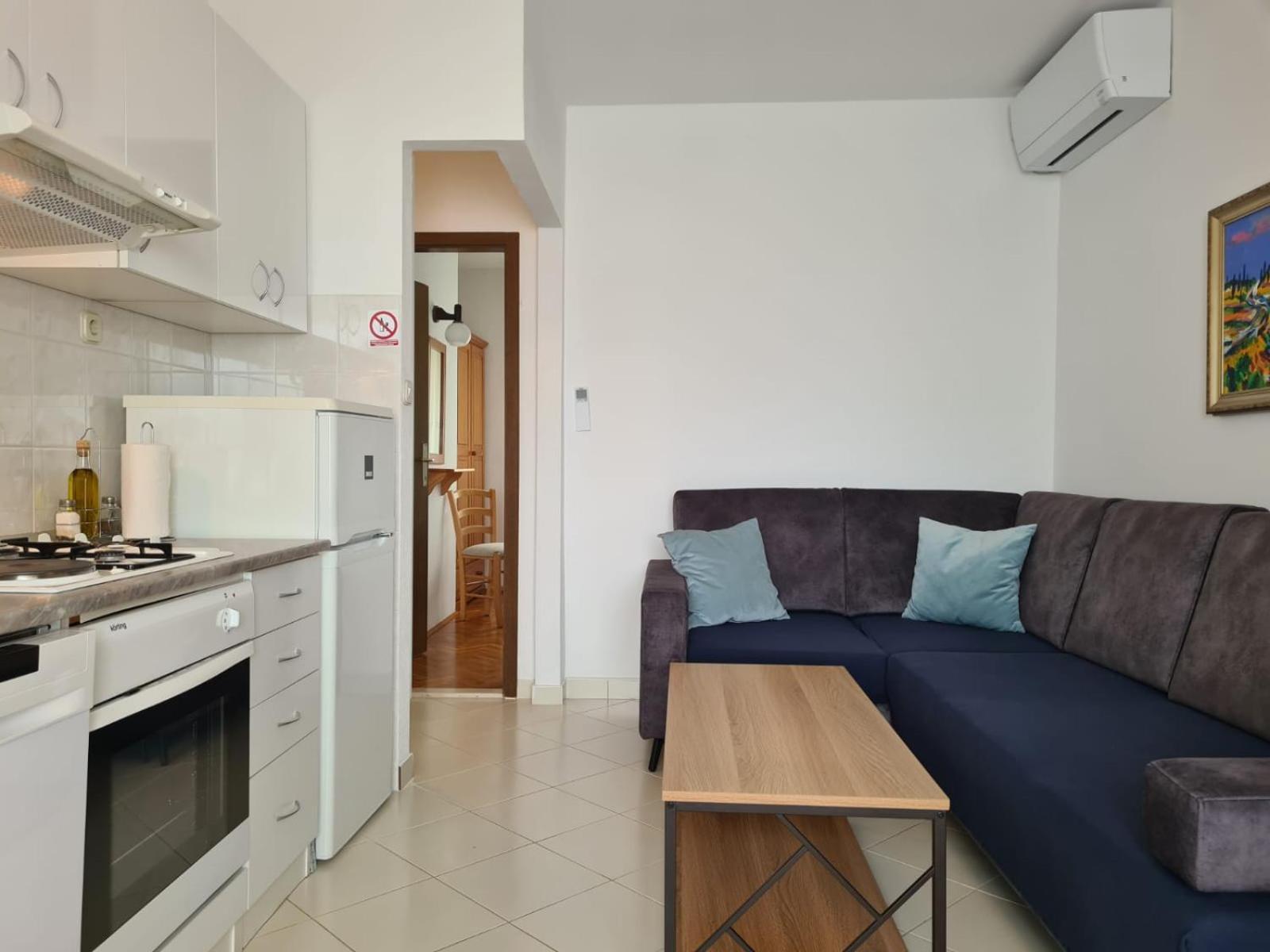 Apartments Jelena Supetar - Four Apartments - A Small House With A Private Yard - Two-Room Apartment With A Sea View - Studio Apartment - Two-Room Apartment With Garden View- Free Parking Exterior photo