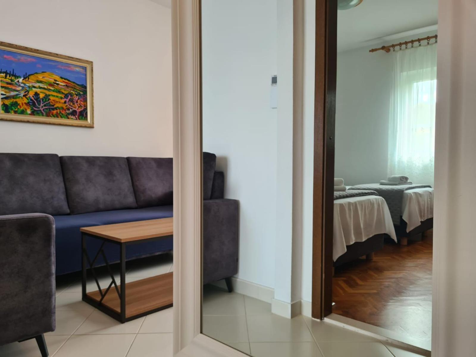 Apartments Jelena Supetar - Four Apartments - A Small House With A Private Yard - Two-Room Apartment With A Sea View - Studio Apartment - Two-Room Apartment With Garden View- Free Parking Exterior photo