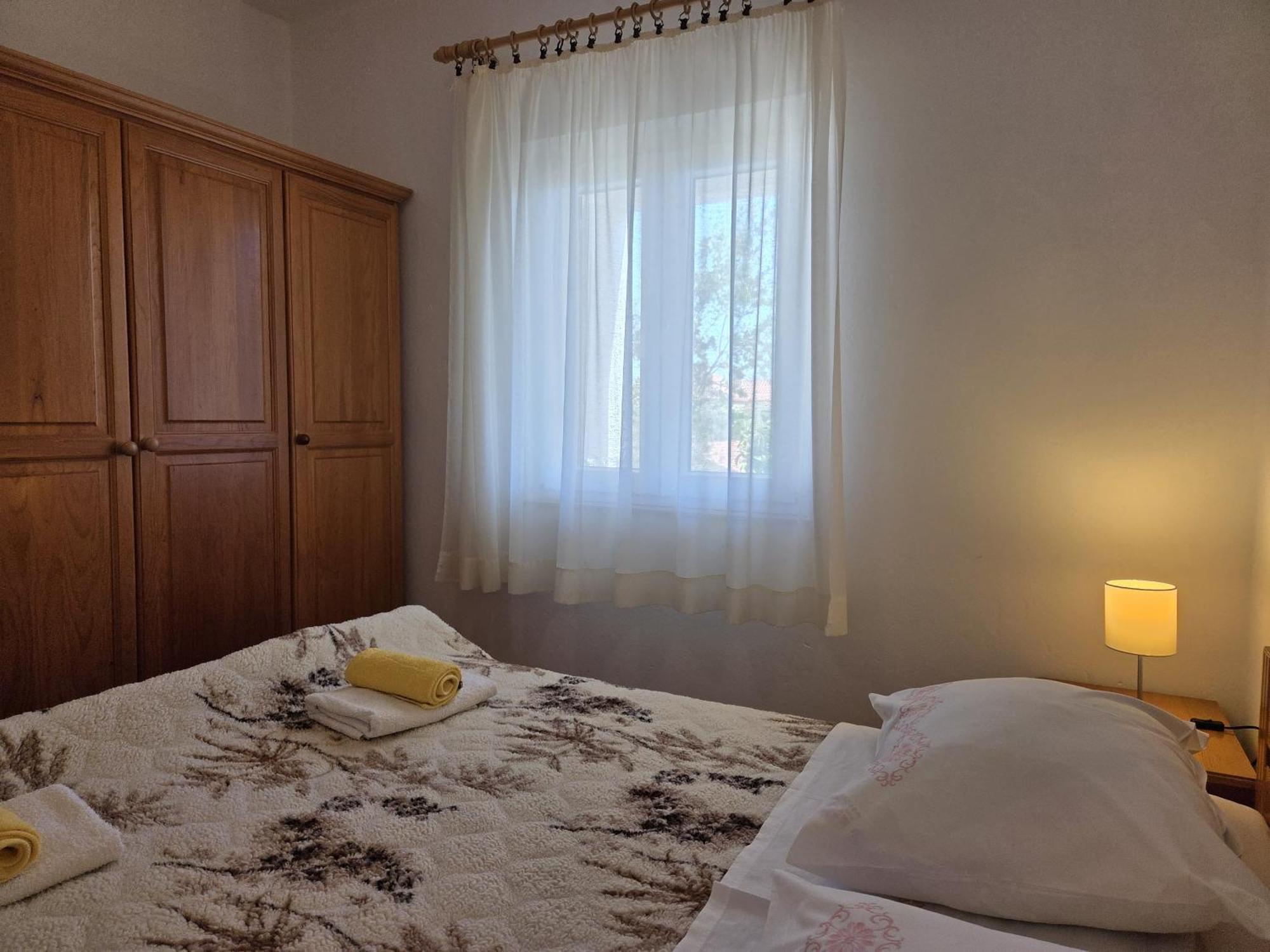 Apartments Jelena Supetar - Four Apartments - A Small House With A Private Yard - Two-Room Apartment With A Sea View - Studio Apartment - Two-Room Apartment With Garden View- Free Parking Exterior photo