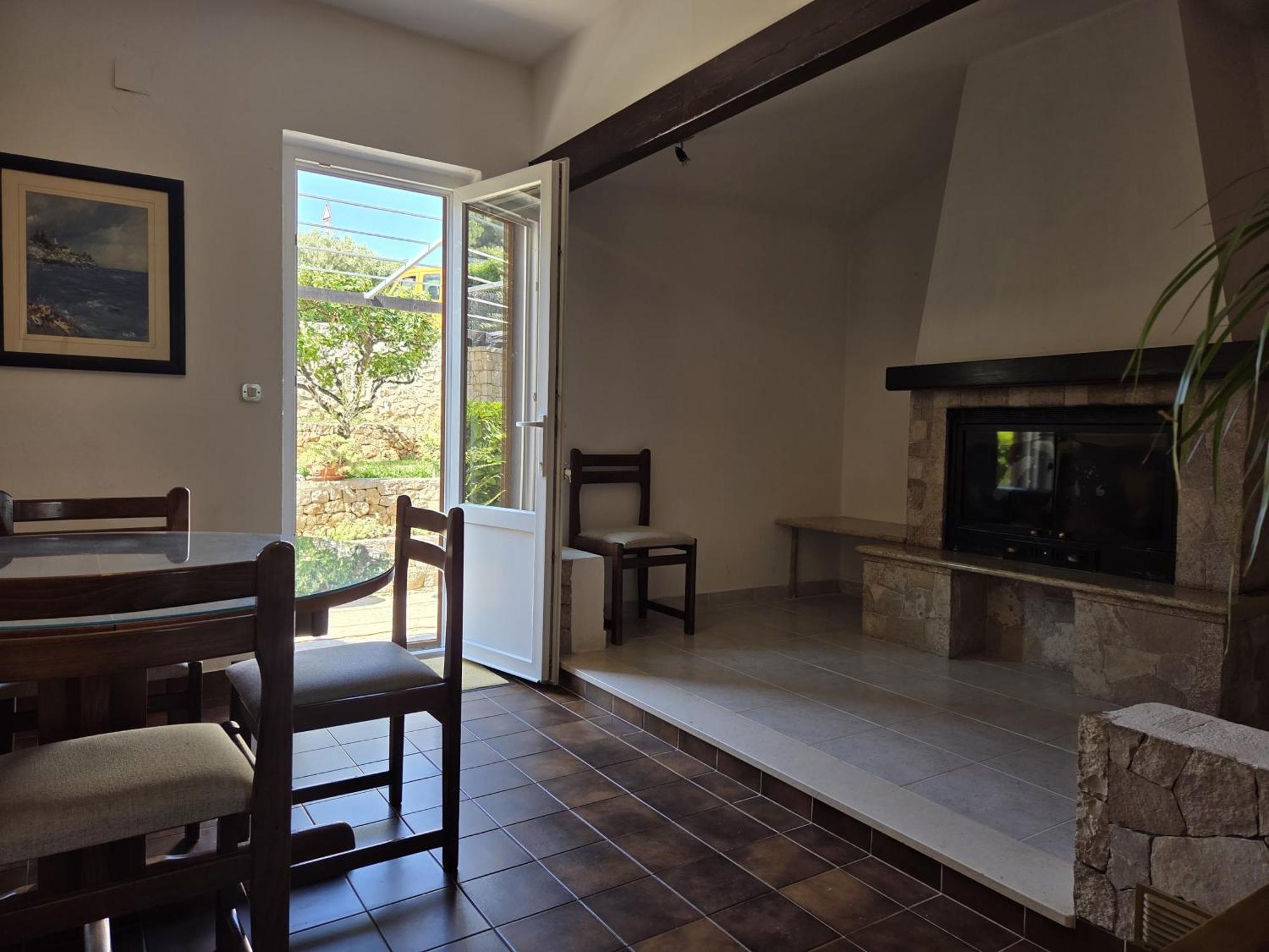 Apartments Jelena Supetar - Four Apartments - A Small House With A Private Yard - Two-Room Apartment With A Sea View - Studio Apartment - Two-Room Apartment With Garden View- Free Parking Exterior photo