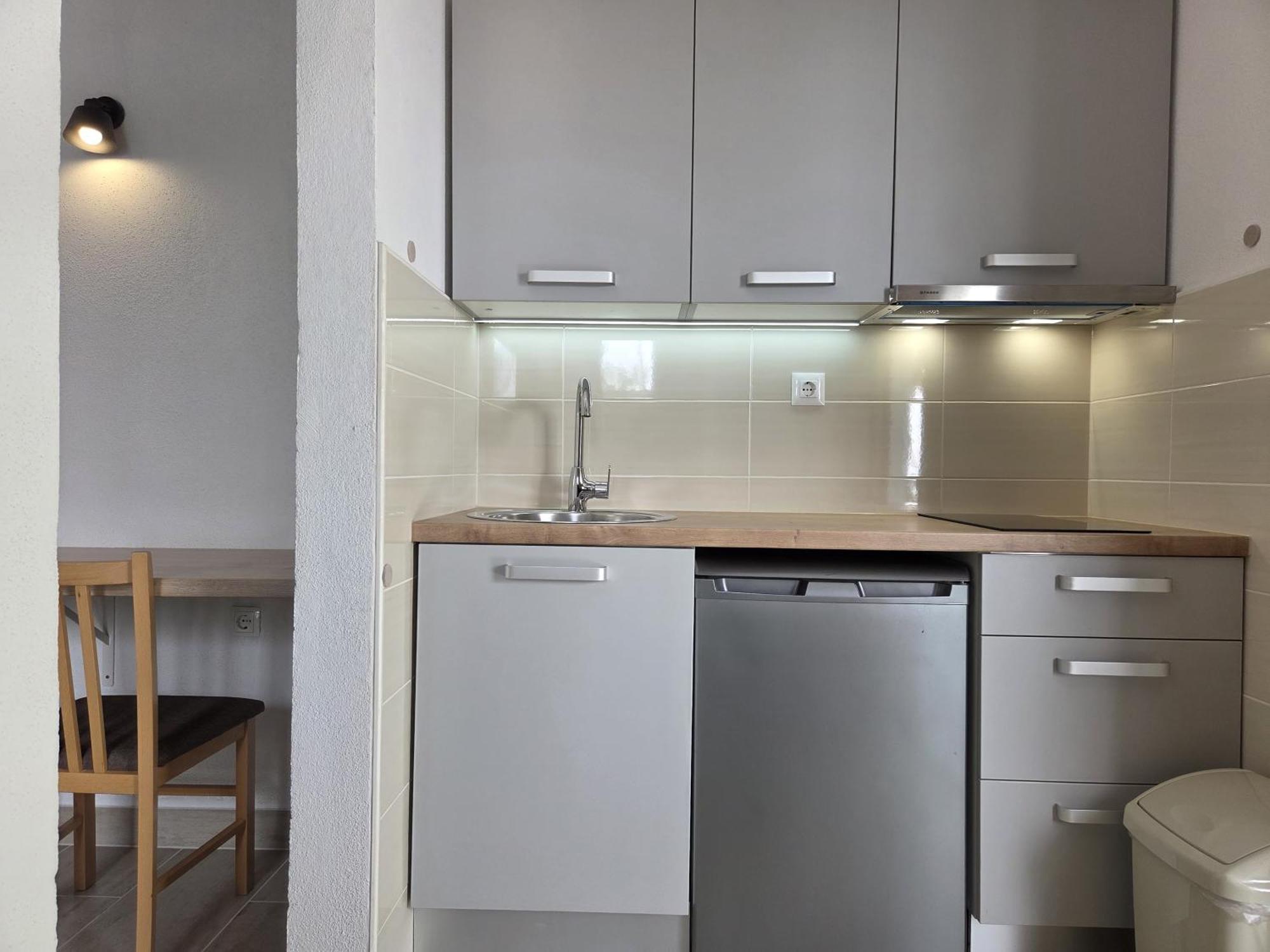 Apartments Jelena Supetar - Four Apartments - A Small House With A Private Yard - Two-Room Apartment With A Sea View - Studio Apartment - Two-Room Apartment With Garden View- Free Parking Exterior photo